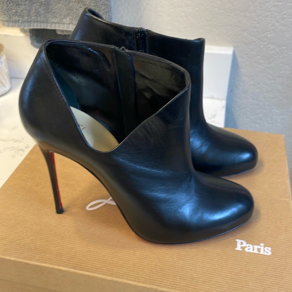 CL booties - in like new condition size 39